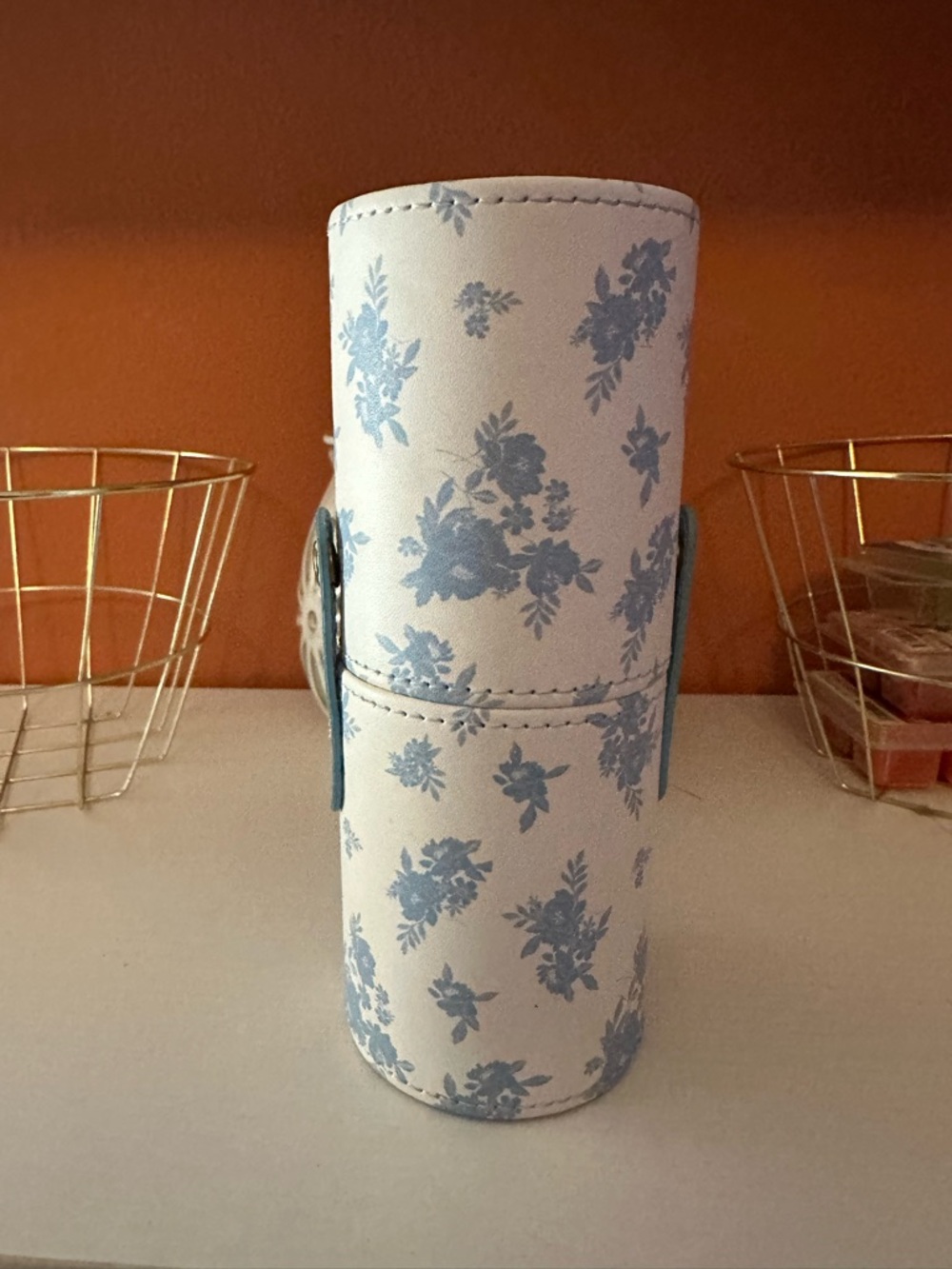 ISAAC MIZRAHI Blue Floral Travel Brush Holder